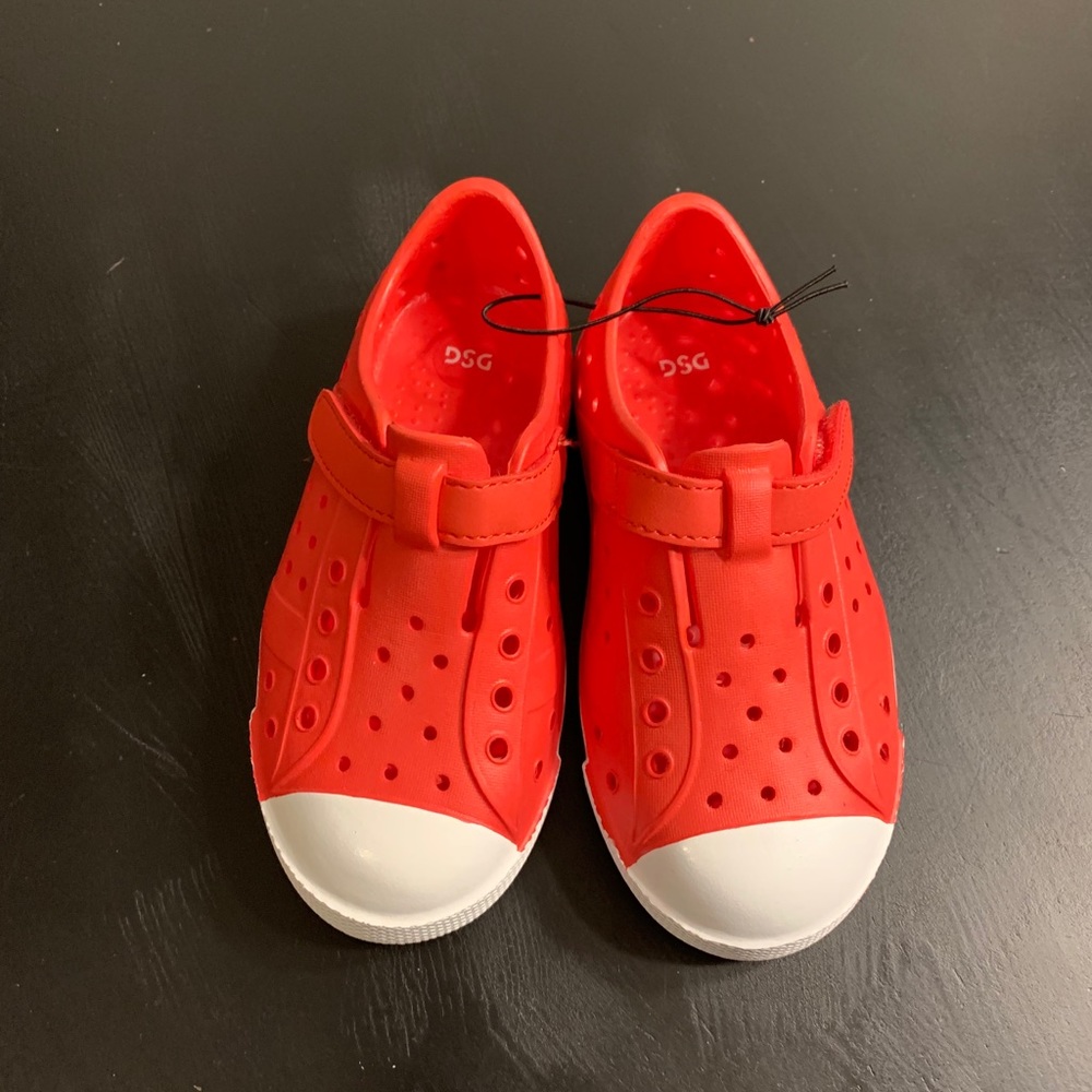 Dicks Sporting Goods Slip on Play shoes Sz 10 New